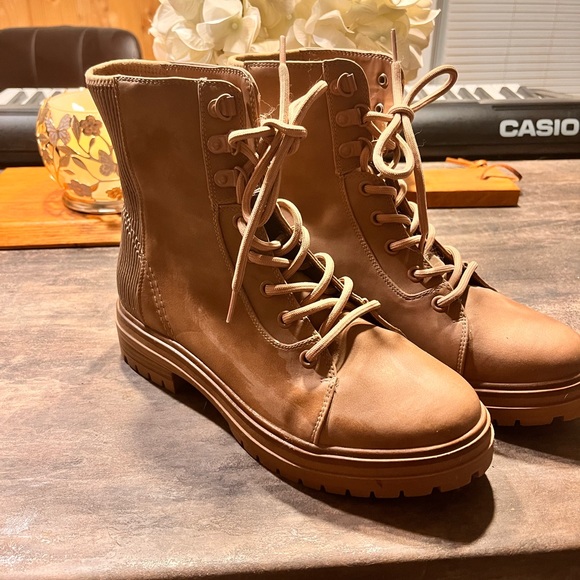 Combat boots - Picture 1 of 4